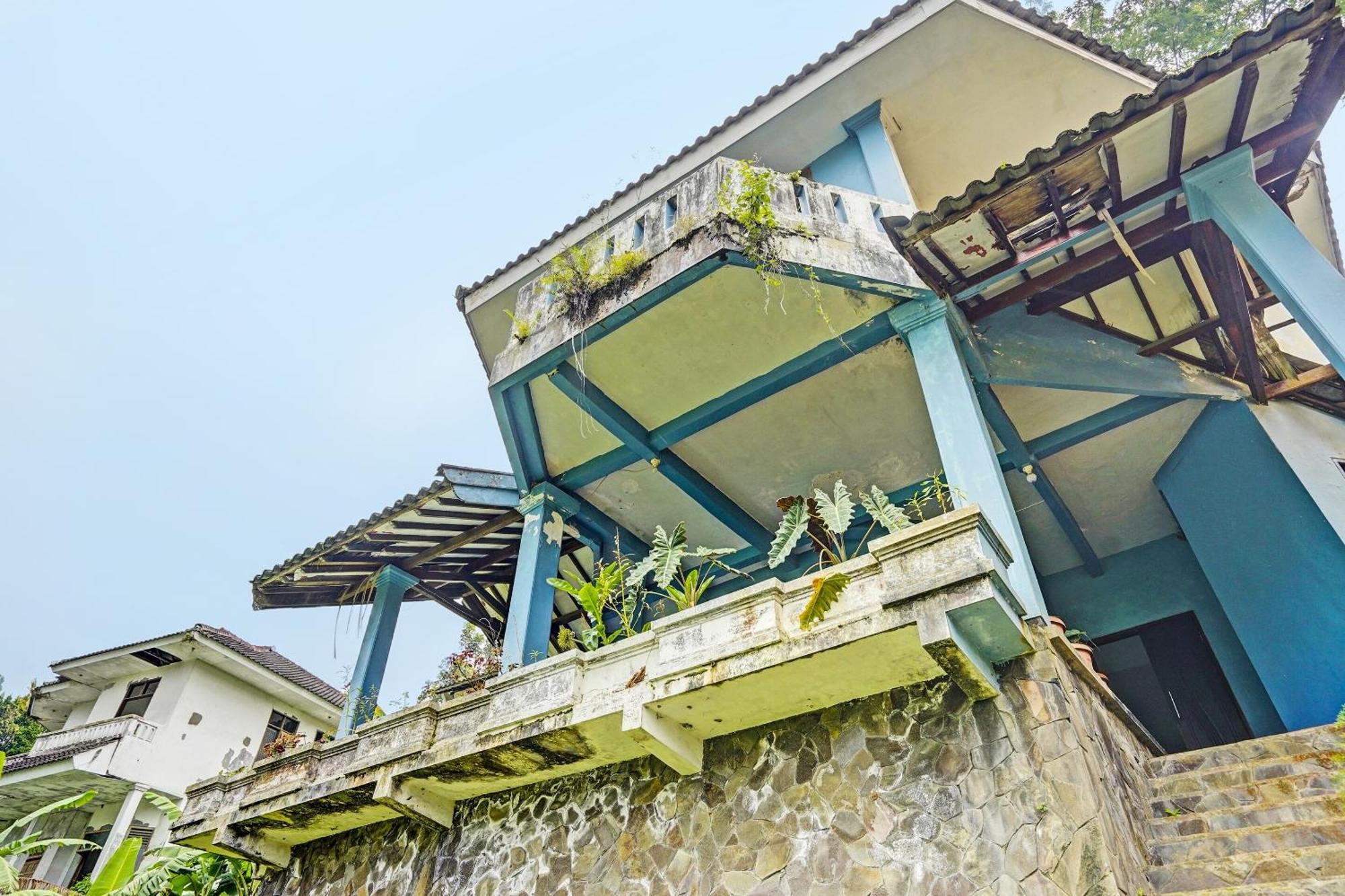 Spot On 92388 Villa Segi Delapan Prigen Extérieur photo