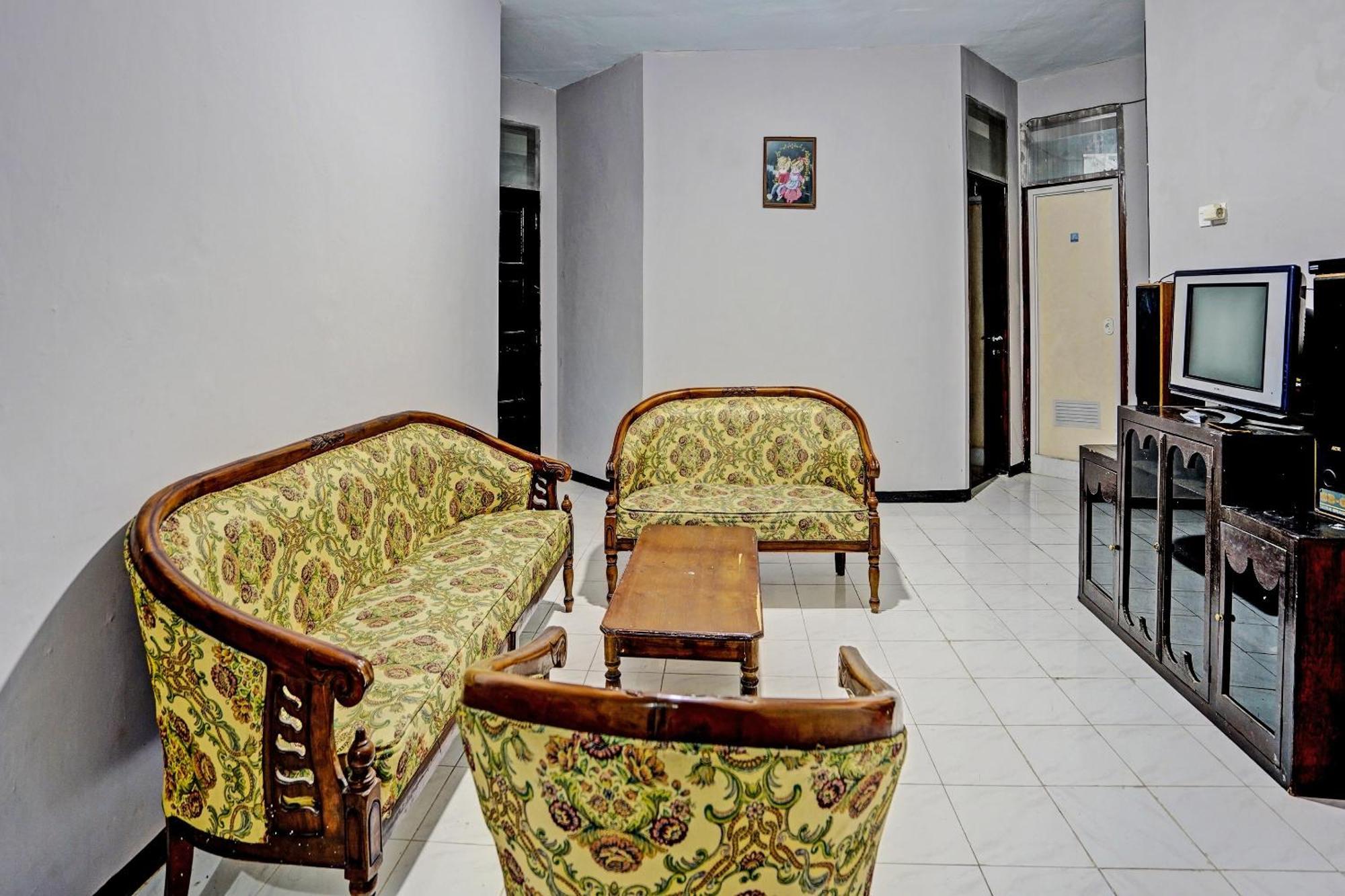 Spot On 92388 Villa Segi Delapan Prigen Extérieur photo